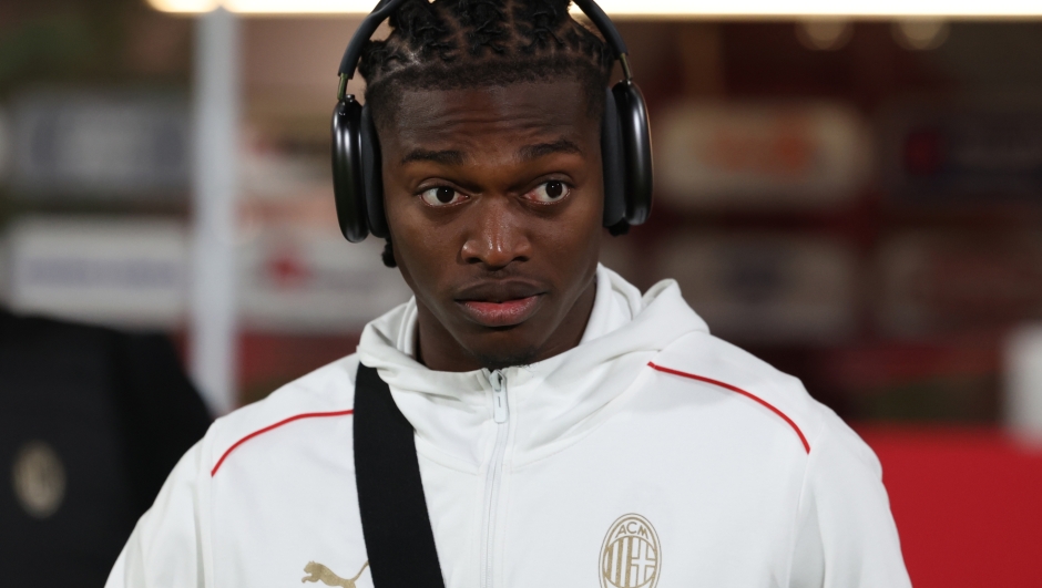 MONZA, ITALY - NOVEMBER 02:  Rafael Leao of AC Milan arrives before the Serie A match between Monza and Milan at U-Power Stadium on November 02, 2024 in Monza, Italy. (Photo by Claudio Villa/AC Milan via Getty Images)