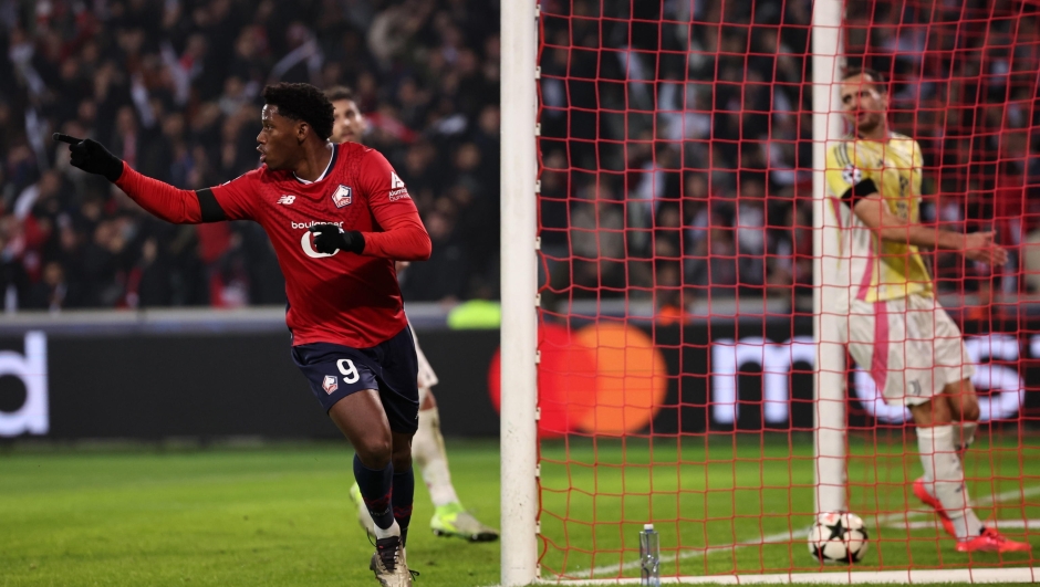 epa11703714 Jonathan David of Lille celebrates after scoring a goal during the UEFA Champions League league phase match between Lille OSC and Juventus FC, in Lille, France, 05 November 2024.  EPA/CHRISTOPHE PETIT TESSON