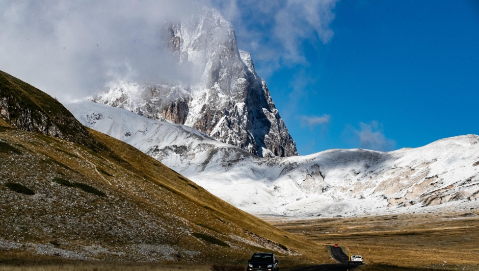 La prima neve in Appennino, a Campo Imperatore. 04 novembre 2023. Campo Imperatore, L'Aquila. ANSA/Emanuele Valeri