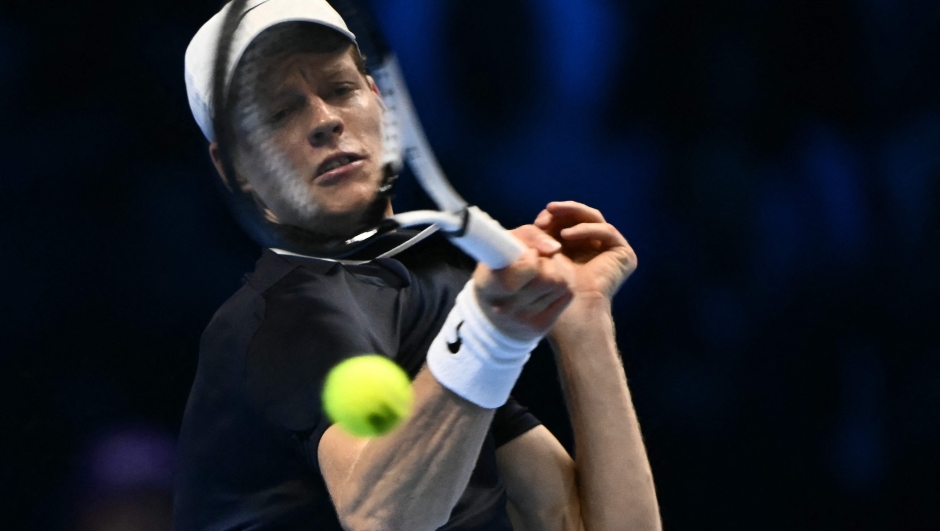 TOPSHOT - Italy's Jannik Sinner hits a return to Australia's Alex de Minaur during their match at the ATP Finals tennis tournament in Turin on November 10, 2024. (Photo by Marco BERTORELLO / AFP)