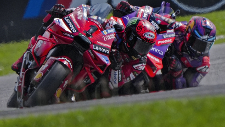 Italian rider Francesco Bagnaia of Ducati Lenovo Team, foreground, steers his motorcycle ahead of Spanish rider Jorge Martin of Prima Pramac Racing during the MotoGP race in Sepang, outskirts of Kuala Lumpur, Sunday, Nov. 3, 2024. (AP Photo/Vincent Thian)    Associated Press / LaPresse Only italy and Spain