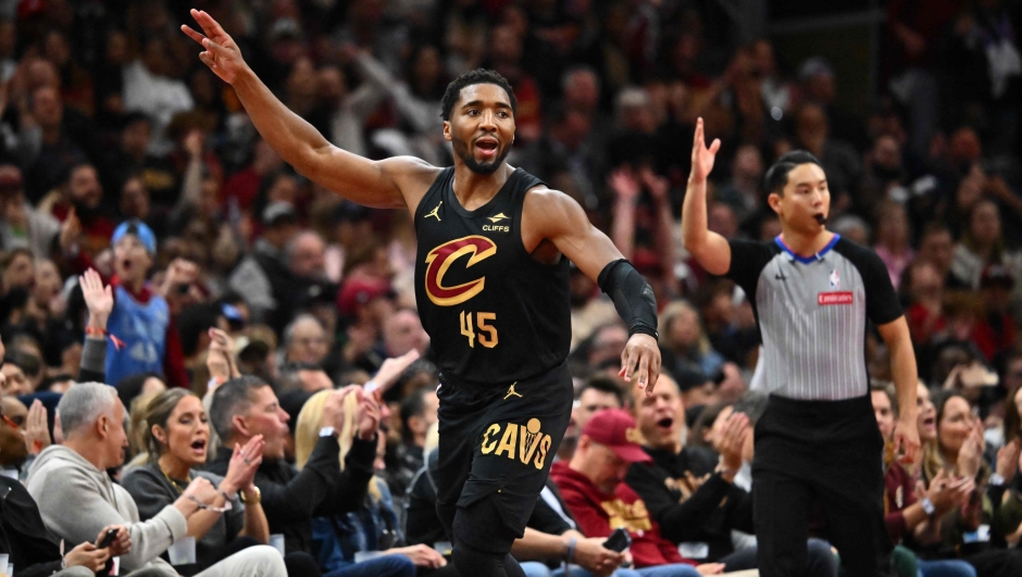 CLEVELAND, OHIO - NOVEMBER 15: Donovan Mitchell #45 of the Cleveland Cavaliers celebrates during the fourth quarter against the Chicago Bulls of the Emirates NBA Cup game at Rocket Mortgage Fieldhouse on November 15, 2024 in Cleveland, Ohio. The Cavaliers defeated the Bulls 144-126. NOTE TO USER: User expressly acknowledges and agrees that, by downloading and or using this photograph, User is consenting to the terms and conditions of the Getty Images License Agreement.   Jason Miller/Getty Images/AFP (Photo by Jason Miller / GETTY IMAGES NORTH AMERICA / Getty Images via AFP)