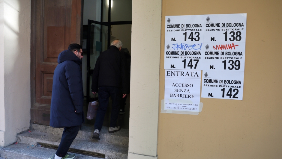 Bologna, Italia - Cronaca - 17 Novembre 2024 - Elezioni per nuovo presidente regione Emilia Romagna - un seggio - (Photo Michele Nucci / LaPresse)  News - Bologna, Italy - November 17, 2024 - Elections for new president of Emilia Romagna region - one seat - (Photo Michele Nucci / LaPresse)