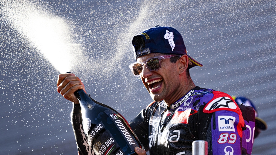 epaselect epa11725949 Prima Pramac rider Jorge Martin of Spain celebrates his win of the MotoGP World Championship on the podium after he finished third in the MotoGP race in the Motorcycling Solidarity Grand Prix of Barcelona, in Barcelona, Spain, 17 November 2024. The Motorcycling Solidarity Grand Prix of Barcelona is held at the Circuit de Barcelona-Catalunya racetrack on 17 November 2024 replacing the Grand Prix of Valencia season ender.  EPA/Siu Wu