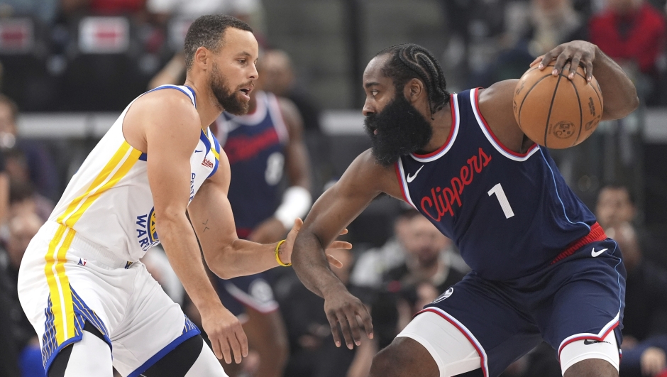 Los Angeles Clippers guard James Harden, right, tries to get past Golden State Warriors guard Stephen Curry during the second half of an NBA basketball game, Monday, Nov. 18, 2024, in Inglewood, Calif. (AP Photo/Mark J. Terrill)