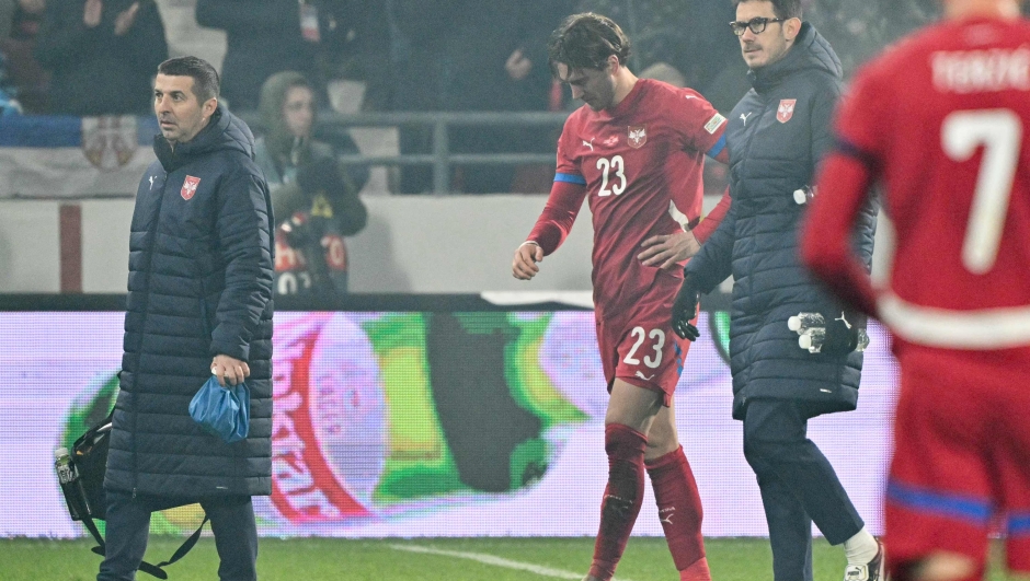 Serbia's forward #23 Dusan Vlahovic (2L) leaves the pitch after an injury during the UEFA Nations League, League A Group 4 football match between Serbia and Denmark at the Dubocica Stadium in Leskovac on November 18, 2024. (Photo by Andrej ISAKOVIC / AFP)