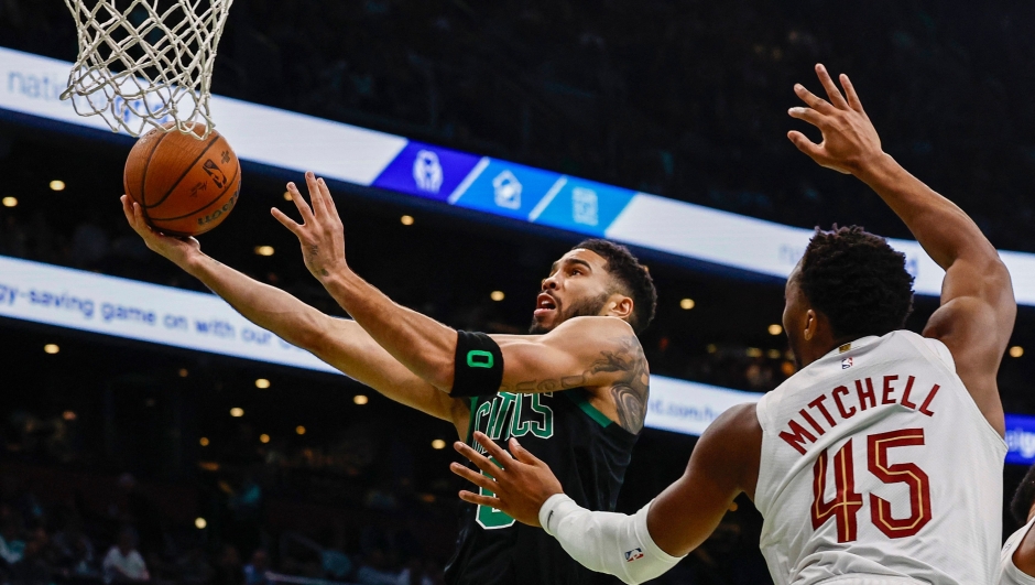 BOSTON, MASSACHUSETTS - NOVEMBER 19: Jayson Tatum #0 of the Boston Celtics shoots against Donovan Mitchell #45 of the Cleveland Cavaliers during the first quarter of the Emirates NBA Cup at TD Garden on November 19, 2024 in Boston, Massachusetts. NOTE TO USER: User expressly acknowledges and agrees that, by downloading and or using this photograph, User is consenting to the terms and conditions of the Getty Images License Agreement.   Winslow Townson/Getty Images/AFP (Photo by Winslow Townson / GETTY IMAGES NORTH AMERICA / Getty Images via AFP)