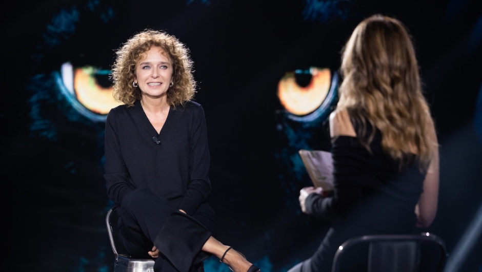 Valeria Golino a Belve: "Ero bella, ora non mi piaccio più"