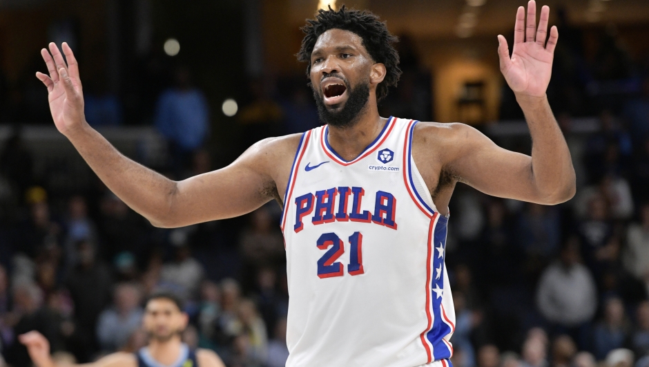 Philadelphia 76ers center Joel Embiid (21) reacts in the second half of an NBA basketball game against the Memphis Grizzlies Wednesday, Nov. 20, 2024, in Memphis, Tenn. (AP Photo/Brandon Dill)    associated Press / LaPresse Only italy and Spain