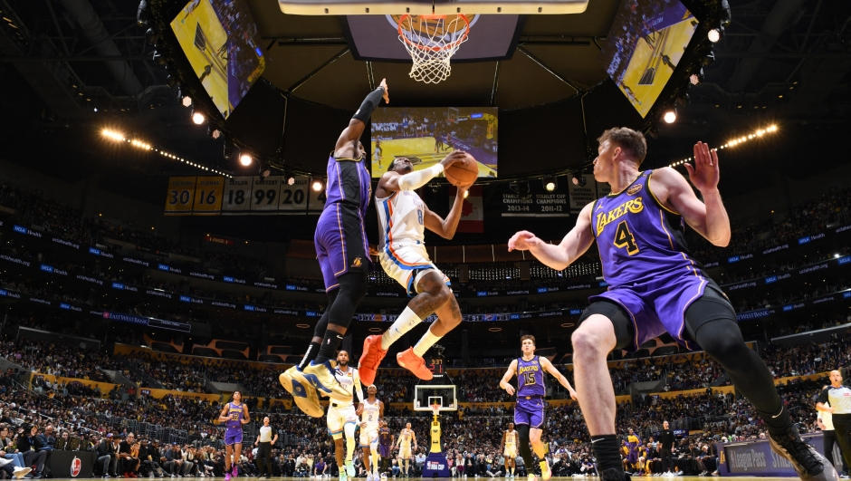 LOS ANGELES, CA - NOVEMBER 29: Jalen Williams #8 of the Oklahoma City Thunder drives to the basket during the game against the Los Angeles Lakers during a Emirates NBA Cup game on October 22, 2024 at Crypto.Com Arena in Los Angeles, California. NOTE TO USER: User expressly acknowledges and agrees that, by downloading and/or using this Photograph, user is consenting to the terms and conditions of the Getty Images License Agreement. Mandatory Copyright Notice: Copyright 2024 NBAE   Adam Pantozzi/NBAE via Getty Images/AFP (Photo by Adam Pantozzi / NBAE / Getty Images / Getty Images via AFP)