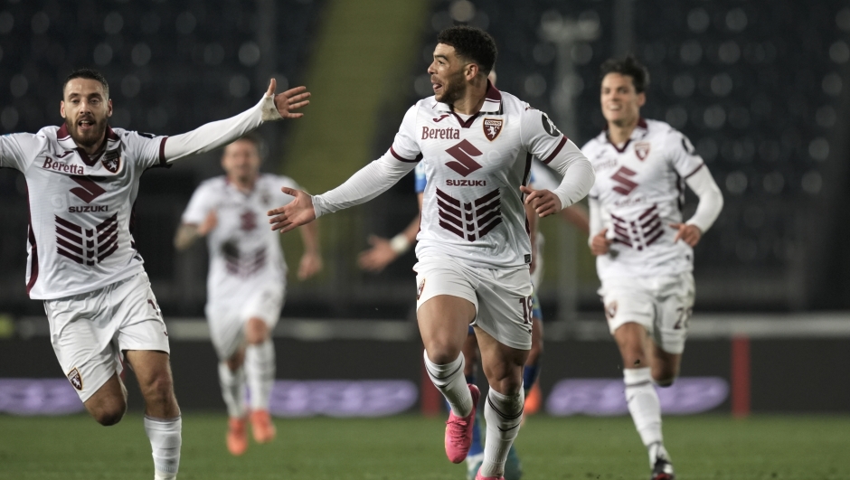 Torino's Che Adams celebrates after scoring the 0-1 goal for his team during the Serie A Enilive 2024/2025 match between Empoli and Torino - Serie A Enilive at Carlo Catellani Stadium - Sport, Soccer - Empoli, Italy - Friday December 13, 2024 (Photo by Massimo Paolone/LaPresse)