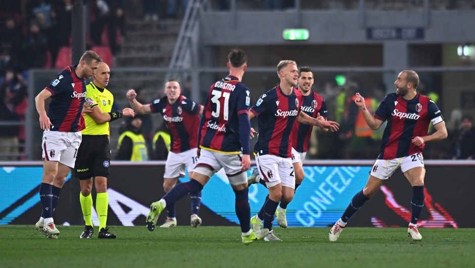 BOLOGNA, ITALY - DECEMBER 15: Jens Odgaard of Bologna celebrates scoring his team's first goal during the Serie A match between Bologna and Fiorentina at Stadio Renato Dall'Ara on December 15, 2024 in Bologna, Italy. (Photo by Alessandro Sabattini/Getty Images)