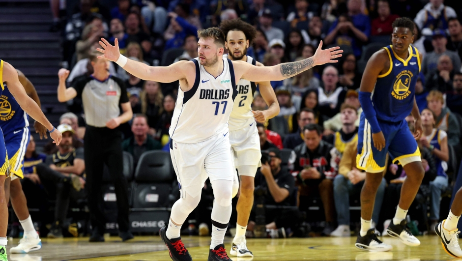 SAN FRANCISCO, CALIFORNIA - DECEMBER 15: Luka Doncic #77 of the Dallas Mavericks reacts after the Mavericks made a basket against the Golden State Warriors at Chase Center on December 15, 2024 in San Francisco, California. NOTE TO USER: User expressly acknowledges and agrees that, by downloading and/or using this photograph, user is consenting to the terms and conditions of the Getty Images License Agreement.   Ezra Shaw/Getty Images/AFP (Photo by EZRA SHAW / GETTY IMAGES NORTH AMERICA / Getty Images via AFP)