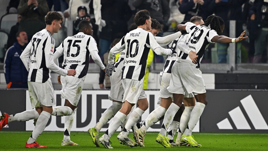 TURIN, ITALY - DECEMBER 17: Teun Koopmeiners of Juventus celebrates with teammates after scoring his team's second goal during the Coppa Italia match between Juventus and Cagliari Calcio at Allianz Stadium on December 17, 2024 in Turin, Italy. (Photo by Filippo Alfero - Juventus FC/Juventus FC via Getty Images)