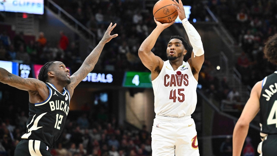 CLEVELAND, OHIO - DECEMBER 20: Donovan Mitchell #45 of the Cleveland Cavaliers shoots over Taurean Prince #12 of the Milwaukee Bucks during the third quarter at Rocket Mortgage Fieldhouse on December 20, 2024 in Cleveland, Ohio. The Cavaliers defeated the Bucks 124-101. NOTE TO USER: User expressly acknowledges and agrees that, by downloading and or using this photograph, User is consenting to the terms and conditions of the Getty Images License Agreement.   Jason Miller/Getty Images/AFP (Photo by Jason Miller / GETTY IMAGES NORTH AMERICA / Getty Images via AFP)