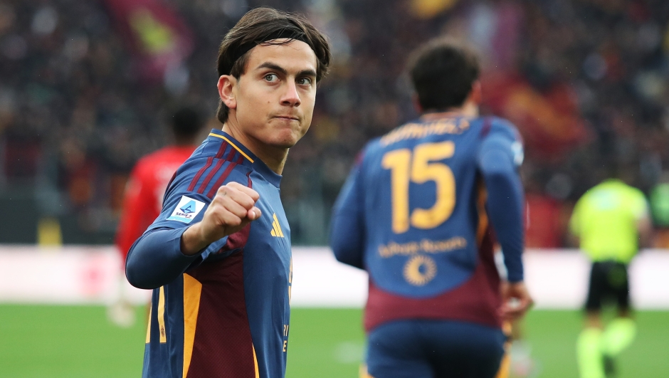 ROME, ITALY - DECEMBER 22: Paulo Dybala of AS Roma celebrates scoring his team's first goal from a penalty kick during the Serie A match between AS Roma and Parma at Stadio Olimpico on December 22, 2024 in Rome, Italy. (Photo by Paolo Bruno/Getty Images)