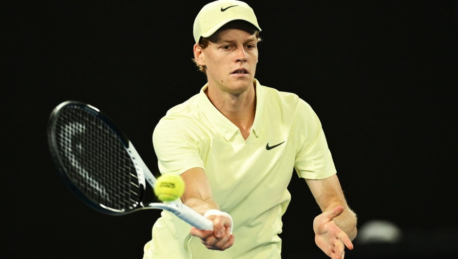 MELBOURNE, AUSTRALIA - JANUARY 16: Jannik Sinner of Italy plays a forehand in the Men's Singles Second Round match against Tristan Schoolkate of Australia during day five of the 2025 Australian Open at Melbourne Park on January 16, 2025 in Melbourne, Australia. (Photo by Hannah Peters/Getty Images)