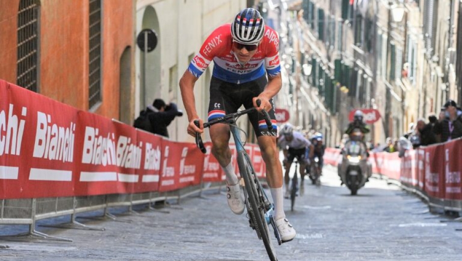 Foto LaPresse - Marco Alpozzi
06 Marzo 2021 Siena (Italia)
Sport Ciclismo
15a Strade Bianche 2021 - Gara uomini - da Siena a Siena - 184 km (114,3 miglia)
Nella foto: Mathieu van der Poel (Ned) Alpecin-Fenix 

Photo LaPresse - Marco Alpozzi
March, 06 2021 Siena (Italy) 
Sport Cycling
15th Strade Bianche 2021 - Men's race - from Siena to Siena - 184 km (114,3 miles)
In the pic: Mathieu van der Poel (Ned) Alpecin-Fenix