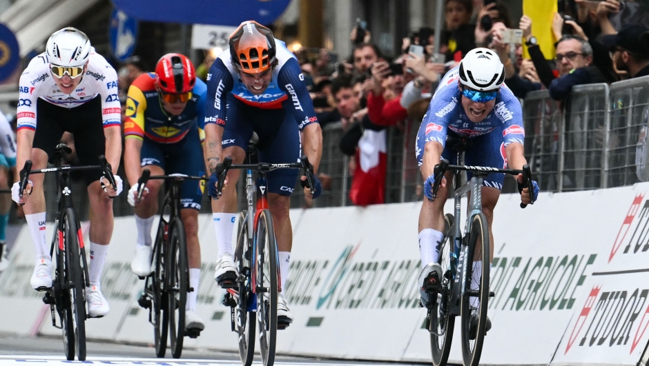 TOPSHOT - Alpecin-Deceuninck's Belgian rider Jasper Philipsen (R) cycles to cross the finish line ahead of Team Jayco Alula's Australian rider Michael Matthews (C) and UAE Team Emirates' Slovenian rider Tadej Pogacar (L) during the 115th Milan-SanRemo one-day classic cycling race, between Pavia and SanRemo, on March 16, 2024. (Photo by Marco BERTORELLO / AFP)