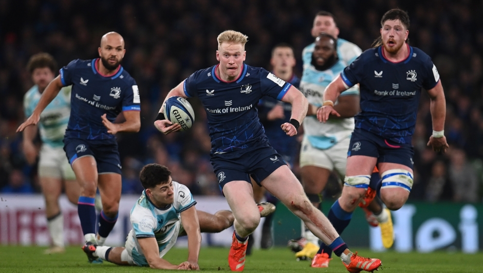 DUBLIN, IRELAND - JANUARY 18: Jamie Osborne of Leinster evades a tackle by Orlando Bailey of Bath during the Investec Champions Cup match between Leinster Rugby and Bath Rugby at Aviva Stadium on January 18, 2025 in Dublin, Ireland. (Photo by Charles McQuillan/Getty Images)