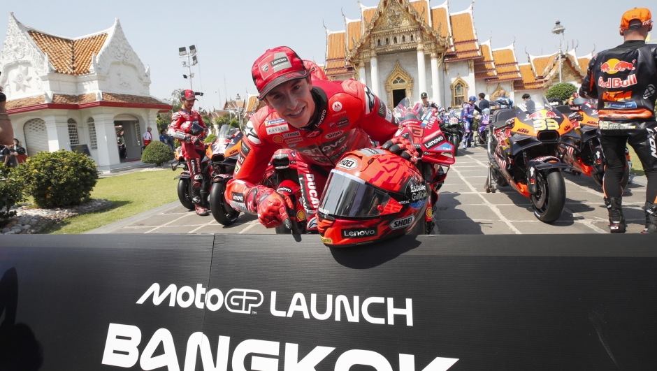 epa11883991 Spanish MotoGP rider Marc Marquez of Ducati Lenovo Team poses for a photograph during the MotoGP 2025 Launch event at Wat Benchamabophit, also known as the Marble Temple in Bangkok, Thailand, 09 February 2025. The MotoGP 2025 season launch event is set to promote the start of the Motorcycling Grand Prix 2025, in which Thailand will host the 2025 season opening race from 28 February to 02 March.  EPA/RUNGROJ YONGRIT