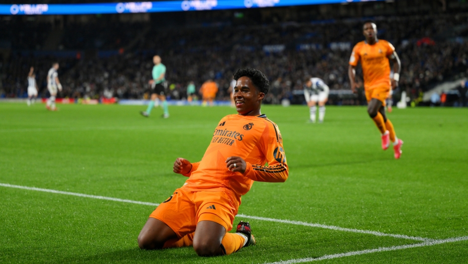 SAN SEBASTIAN, SPAIN - FEBRUARY 26: Endrick of Real Madrid celebrates scoring his team's first goal during the Copa del Rey Semi Final match between Real Sociedad and Real Madrid at Reale Arena on February 26, 2025 in San Sebastian, Spain. (Photo by David Ramos/Getty Images)