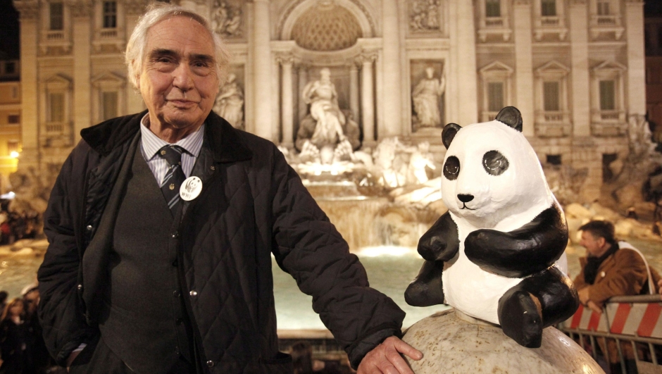 epa02095716 Honorary President of the World Wildlife Fund (WWF), Fulco Pratesi poses next to pandas in front of Trevi Fountain in downtown Rome, Italy, 27 March 2010, before Earth Hour 2010. Several countries around the World have signed up for Earth Hour, during which homes, offices and landmarks will turn off their lights briefly, to raise awareness about climate change and the threat from rising greenhouse gas emissions.  EPA/ALESSANDRO DI MEO