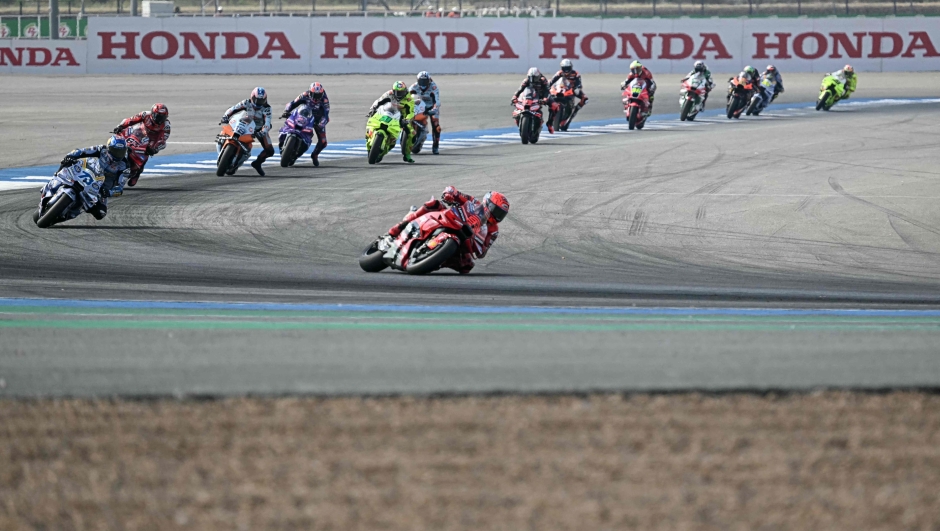 Ducati Lenovo's Spanish rider Marc Marquez (C) leads the pack during the MotoGP Thailand Grand Prix at the Buriram International Circuit in Buriram on March 2, 2025. (Photo by Lillian SUWANRUMPHA / AFP)