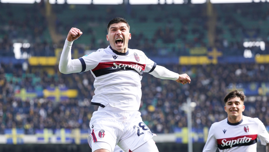 Bologna's Nicol Cambiaghi jubilates after scoring the goal 2-0 during the Italian Serie A soccer match Hellas Verona FC vs Bologna Fc at Marcantonio Bentegodi Stadium in Verona, Italy, 9 March 2025.  ANSA/EMANUELE PENNACCHIO