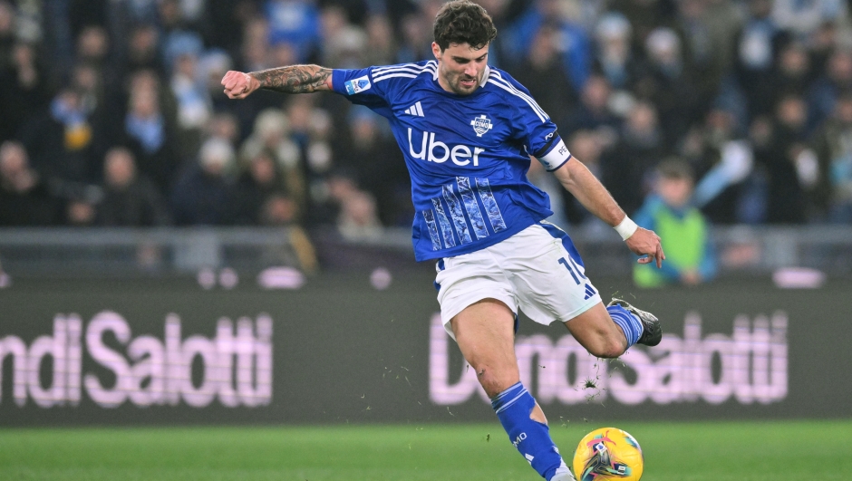 Patrick Cutrone of Como in action during the Italian Serie A soccer match SS Lazio vs Como 1907 at Olimpico stadium in Rome, Italy, 10 January 2025. ANSA/ALESSANDRO DI MEO