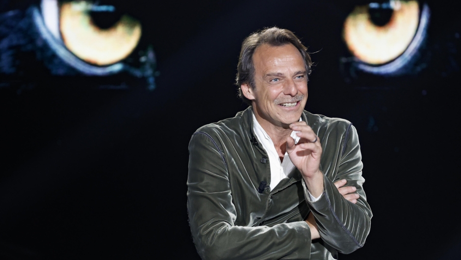 Alessandro Preziosi durante la trasmissione televisiva Belve, in onda su Rai Due, Roma 16 aprile 2025. ANSA/FABIO FRUSTACI
