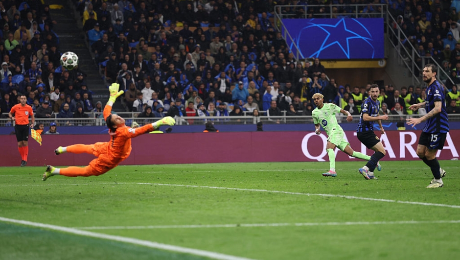 Yann Sommer of FC Internazionale saves a shot from Lamine Yamal of FC Barcelona during the UEFA Champions League 2024/25 Semi Final Second Leg match between FC Internazionale Milano and FC Barcelona at Giuseppe Meazza Stadium on May 06, 2025 in Milan, Italy. (Photo by Carl Recine/Getty Images)