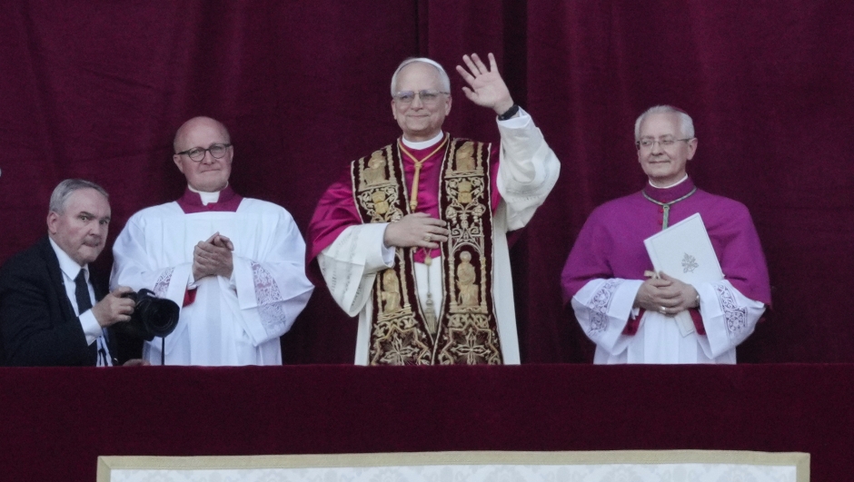 CORRECTS TO LEO, NOT LEONE - Newly elected Pope Leone XIV appears at the balcony of St. Peter's Basilica at the Vatican, Thursday, May 8, 2025. (AP Photo/Bernat Armangue)