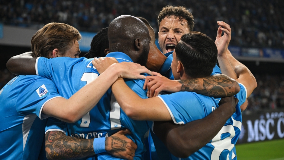 NAPLES, ITALY - MAY 11: Romelu Lukaku and team celebrating the 1 - 0 goal during the Serie match between Napoli and Genoa at Stadio Diego Armando Maradona on May 11, 2025 in Naples, Italy. (Photo by SSC NAPOLI/SSC NAPOLI via Getty Images)