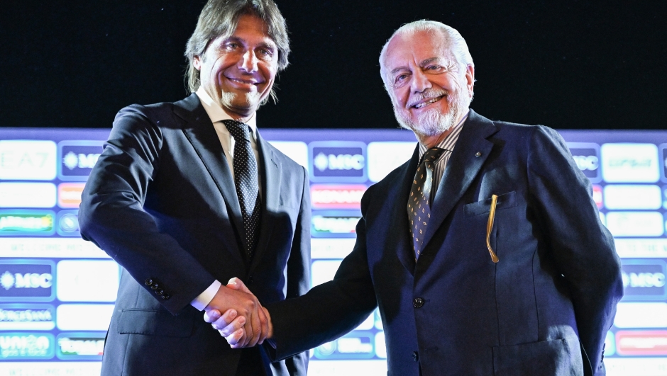 NAPLES, ITALY - JUNE 26: Antonio Conte new SSC Napoli head coach and Aurelio De Laurentiis SSC Napoli president during SSC Napoli new manager unveiling on June 26, 2024 in Naples, Italy. (Photo by Francesco Pecoraro/Getty Images)