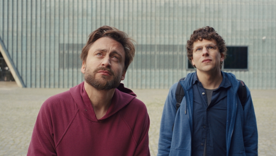 Kieran Culkin and Jesse Eisenberg in A REAL PAIN. Photo Courtesy of Searchlight Pictures, © 2024 Searchlight Pictures All Rights Reserved.