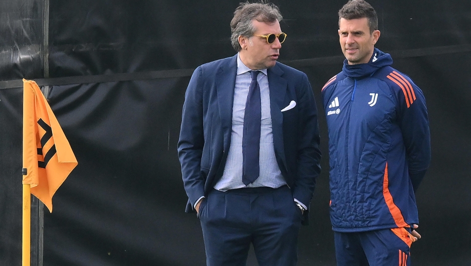 Juventus coach Thaigo Motta and Cristiano Giuntoli during training on the eve of the uefa champions league soccer match against stuttgart at continassa in Turin, Italy, 21 october 2024 ANSA/ALESSANDRO DI MARCO
