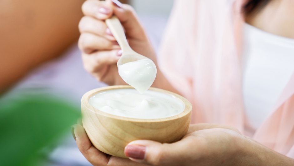 Che cos'è quel liquido sopra allo yogurt? A cosa serve? Fa bene o fa male?
