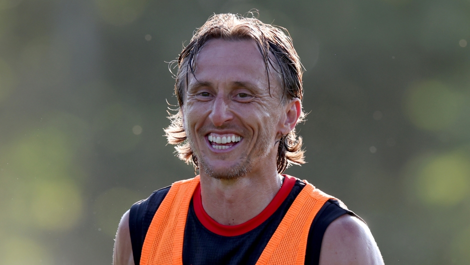  Luka Modric of AC Milan in action during the AC Milan training session on August 05, 2025 in Cairate, Italy. (Photo by Claudio Villa/AC Milan via Getty Images)
