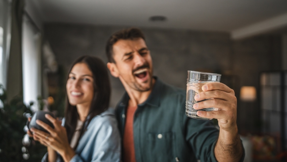 8 fattori che influenzano quanto bere
