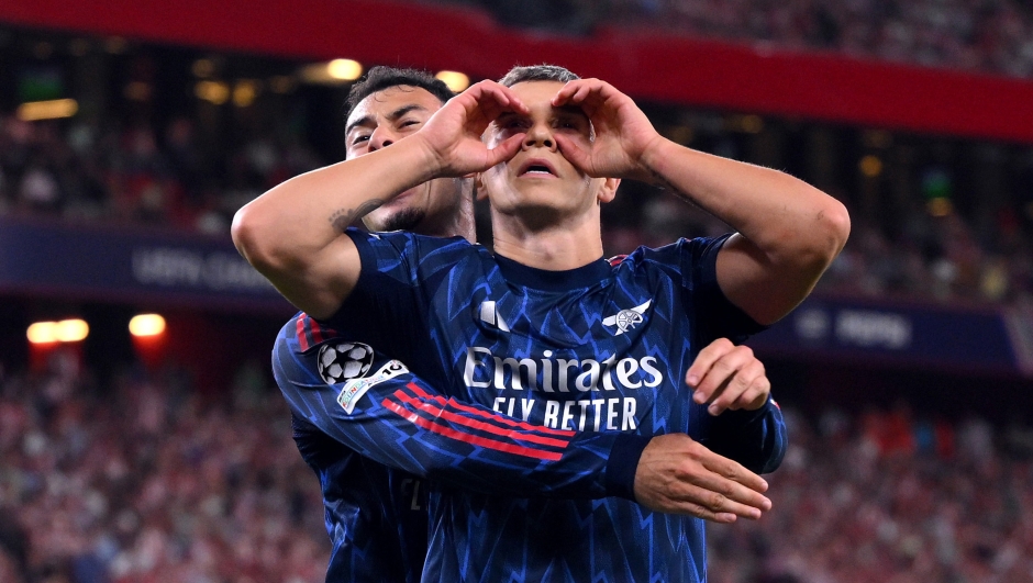  Leandro Trossard of Arsenal celebrates scoring his team's second goal with Gabriel Martinelli during the UEFA Champions League 2025/26 League Phase MD1 match between Athletic Club and Arsenal FC at Estadio de San Mames on September 16, 2025 in Bilbao, Spain. (Photo by David Ramos/Getty Images)