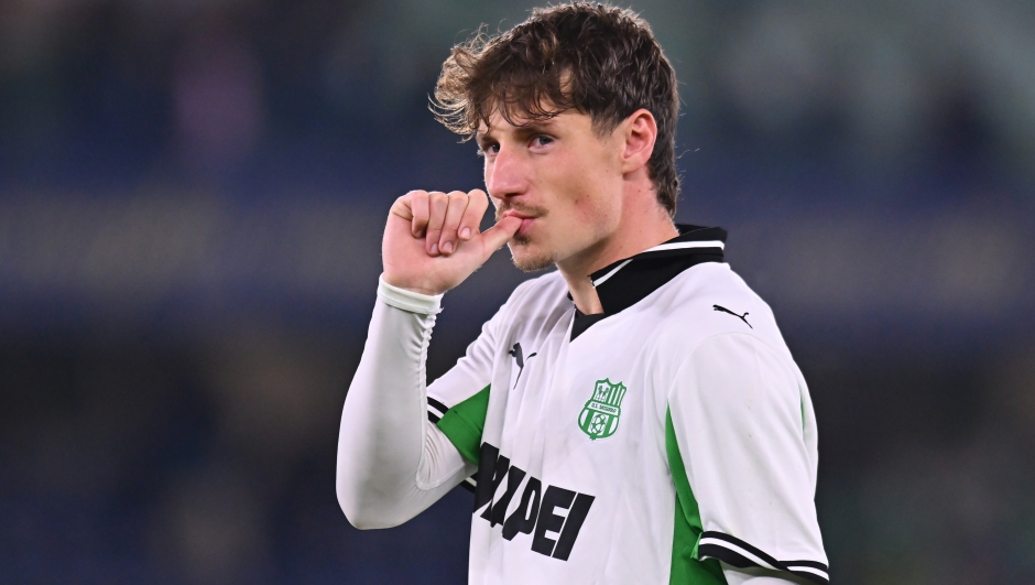  Andrea Pinamonti of Sassuolo celebrates following the Serie A match between Hellas Verona FC and US Sassuolo Calcio at Stadio Marcantonio Bentegodi on October 03, 2025 in Verona, Italy. (Photo by Alessandro Sabattini/Getty Images)