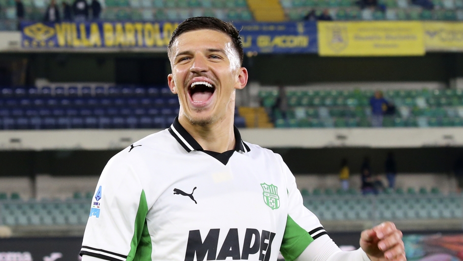 Sassuolo's Tarik Muharemovic during the Serie A soccer match between Hellas Verona and Sassuolo at the Bentegodi Stadium in Verona, north west Italy - Saturday, October 03 , 2025. Sport - Soccer . (Photo by Paola Garbuioi/Lapresse)
