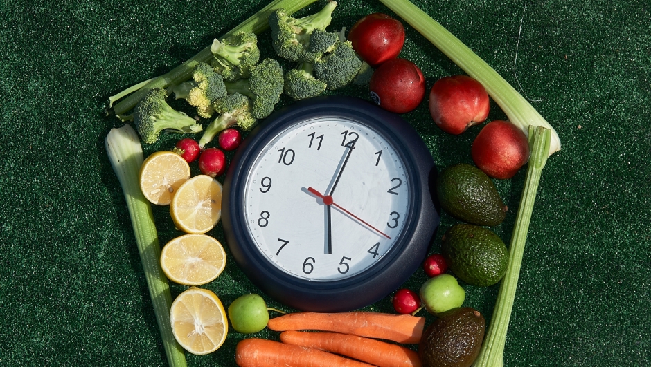 5 a day. It is recommended in a healthy diet to take 5 servings of fruit and vegetables a day.