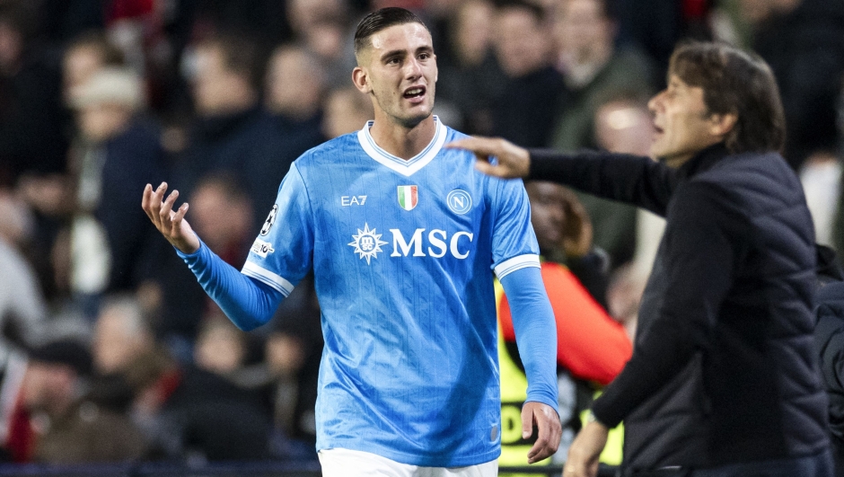 Napoli's Italian forward #27 Lorenzo Lucca reacts as he leaves the pitch after receiving a red card during the UEFA Champions League, league phase football match between PSV Eindhoven and Napoli at the Philips Stadium, in Eindhoven, on October 21, 2025. (Photo by Robin van Lonkhuijsen / ANP / AFP) / Netherlands OUT