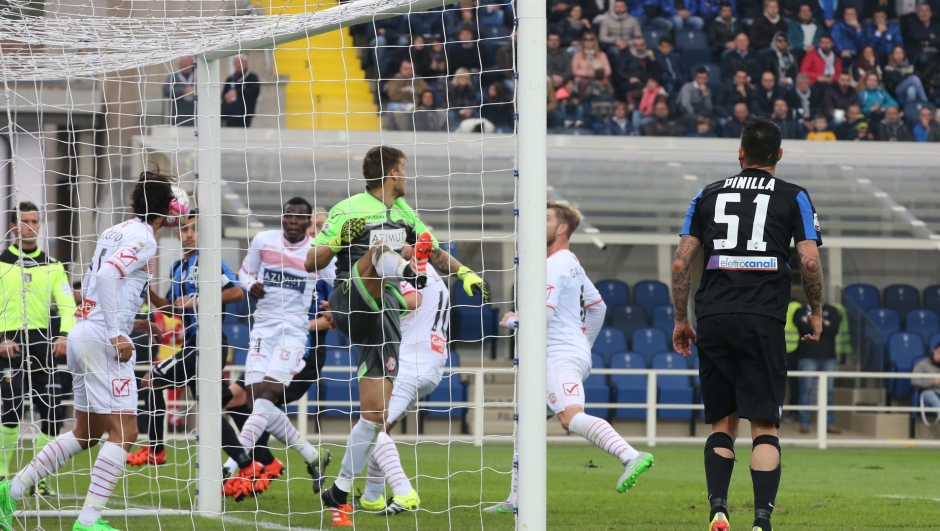 Foto LaPresse - Mauro Locatelli
18/10/2015 Bergamo ( Italia)
Sport Calcio
ATALANTA - CARPI
Campionato di Calcio Serie A TIM 2015 2016 - Stadio ATLETI AZZURRI D'ITALIA
Nella foto: gol di gomez direttamente dalla bandierina

Photo LaPresse - Mauro Locatelli
18 October 2015 Bergamo ( Italy)
Sport Soccer
ATALANTA - CARPI
Italian Football Championship League A TIM 2015 2016 - ATLETI AZZURRI D'ITALIA Stadium 
In the pic: