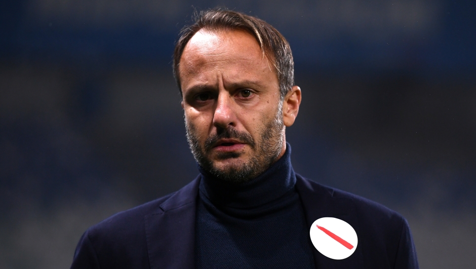  Alberto Gilardino, Head Coach of Pisa SC, looks on prior to the Serie A match between US Sassuolo Calcio and Pisa SC at Mapei Stadium Citta del Tricolore on November 24, 2025 in Sassuolo, Italy. (Photo by Alessandro Sabattini/Getty Images)
