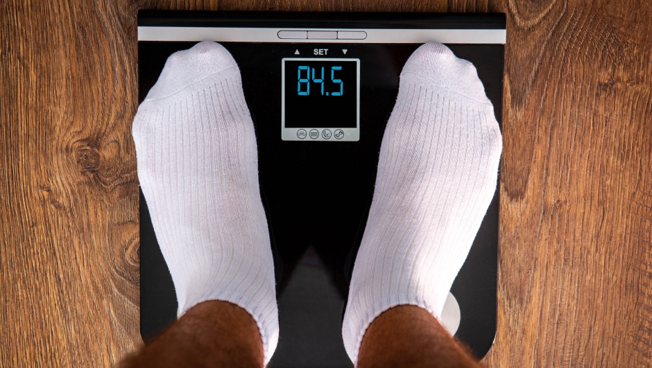 Perché il peso cambia ogni giorno? Ci sono almeno 5 motivi