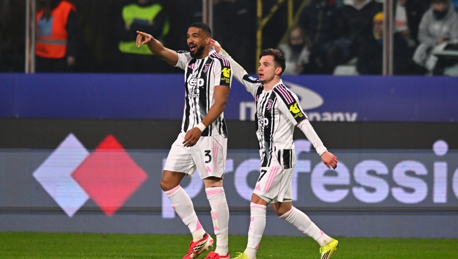  Bremer of Juventus celebrates scoring his team's first goal with teammate Francisco Conceicao during the Serie A match between Parma Calcio 1913 and Juventus FC at Stadio Ennio Tardini on February 01, 2026 in Parma, Italy. (Photo by Alessandro Sabattini/Getty Images)