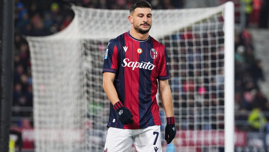 Bologna's Riccardo Orsolini leaves the field with head down during the Serie A soccer match between Bologna and Milan at the Renato DallÕAra Stadium in Bologna, north Italy - Tuesday, February 3, 2026 - (Photo by Massimo Paolone/LaPresse)